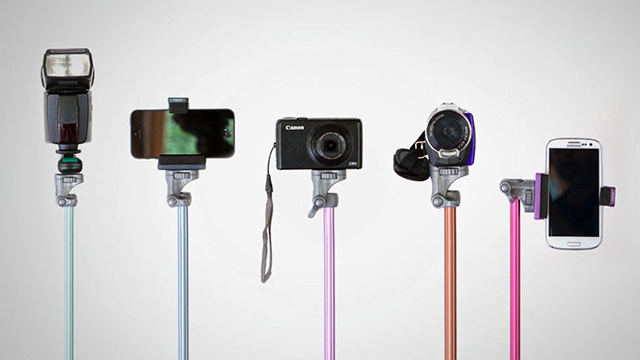 Chọn mua gậy tự sướng chất lượng để selfie ngày Tết cùng bạn bè và gia đình